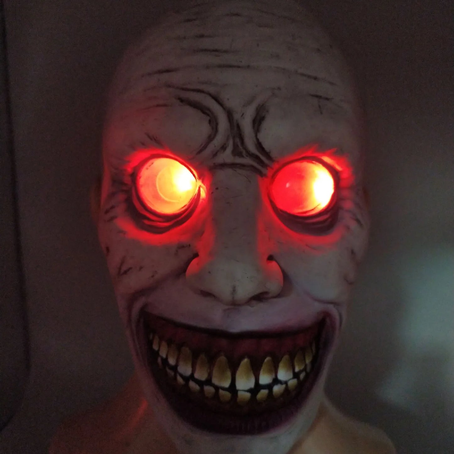 2021 Exorcist Demon Mask – Pure Horror in Every Detail!"
Unleash your inner demon with the 2021 Exorcist Horror Smile Mask – a terrifying mask that will send chills down your spine! Featuring a twisted, green face, white