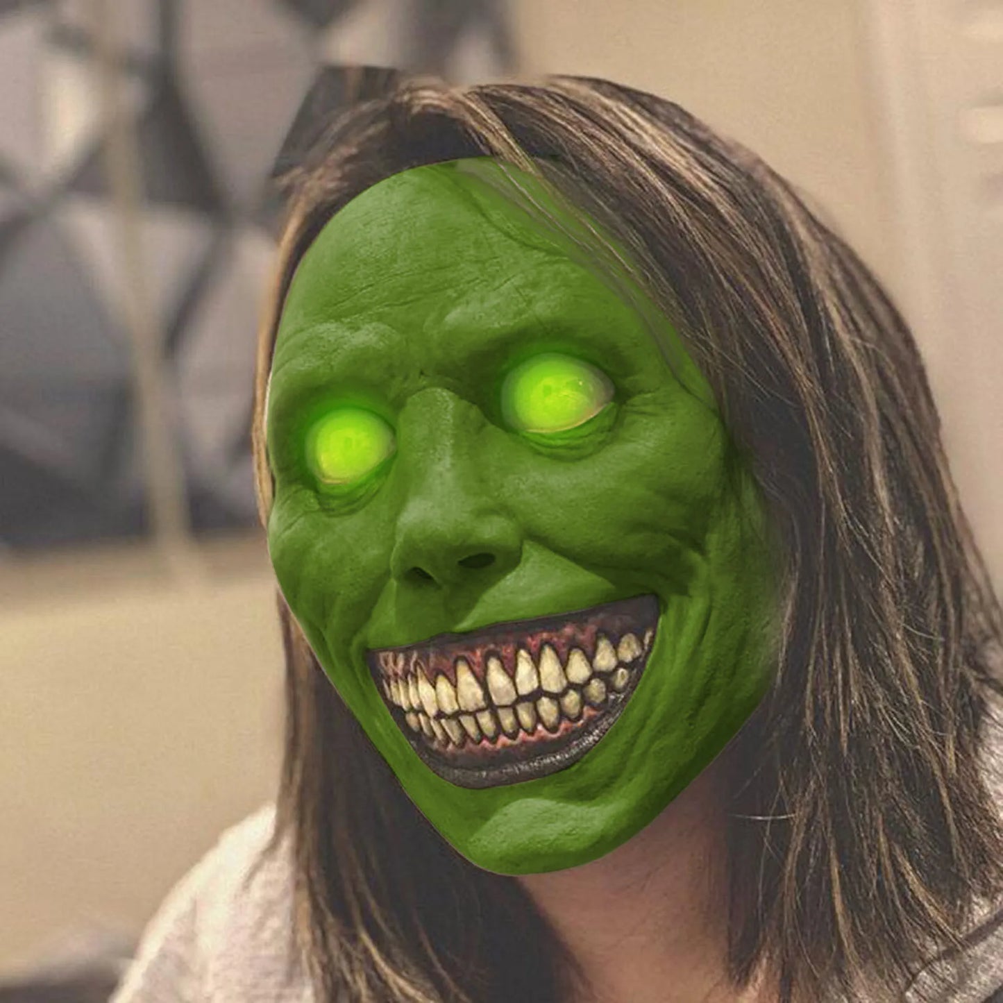 2021 Exorcist Demon Mask – Pure Horror in Every Detail!"
Unleash your inner demon with the 2021 Exorcist Horror Smile Mask – a terrifying mask that will send chills down your spine! Featuring a twisted, green face, white