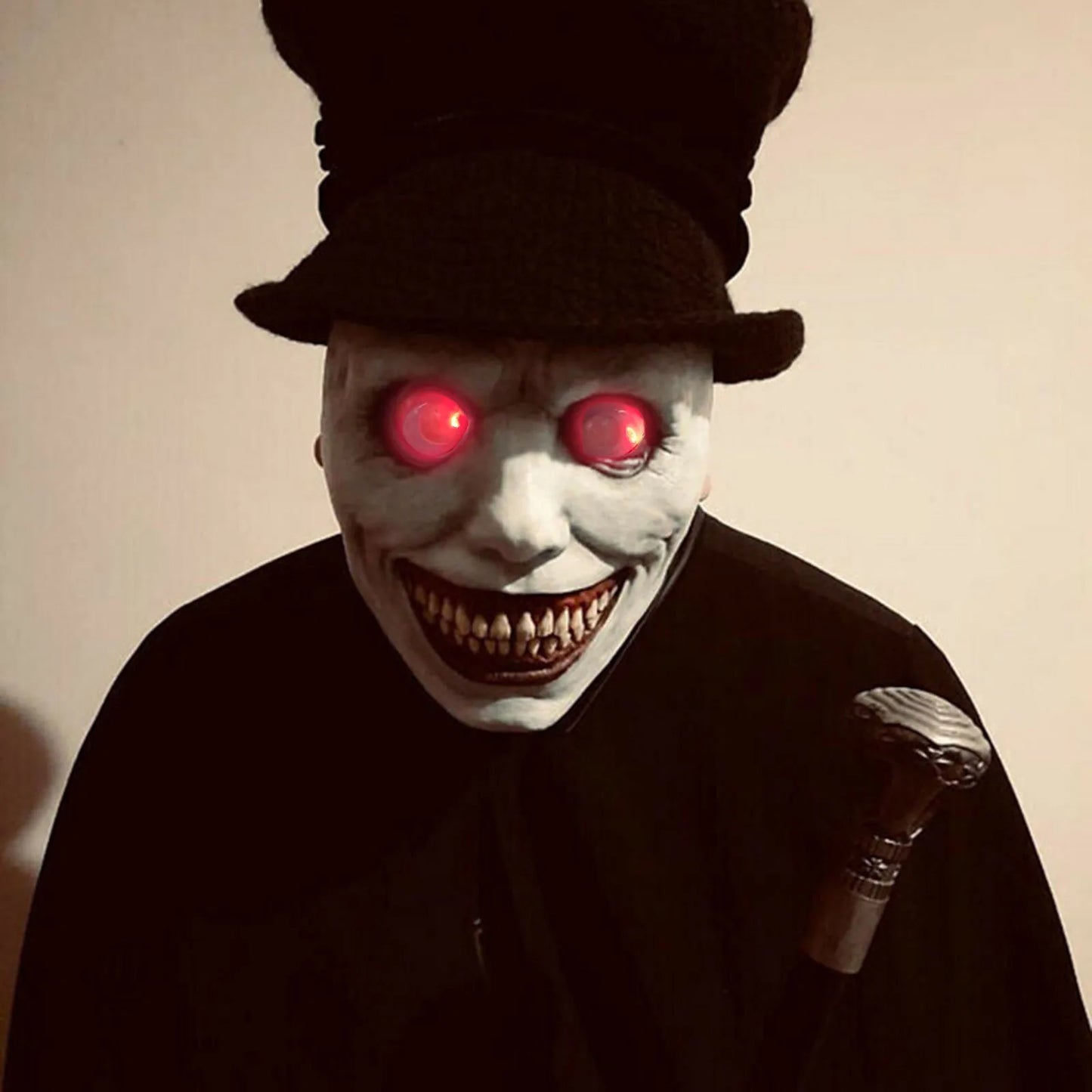 2021 Exorcist Demon Mask – Pure Horror in Every Detail!"
Unleash your inner demon with the 2021 Exorcist Horror Smile Mask – a terrifying mask that will send chills down your spine! Featuring a twisted, green face, white