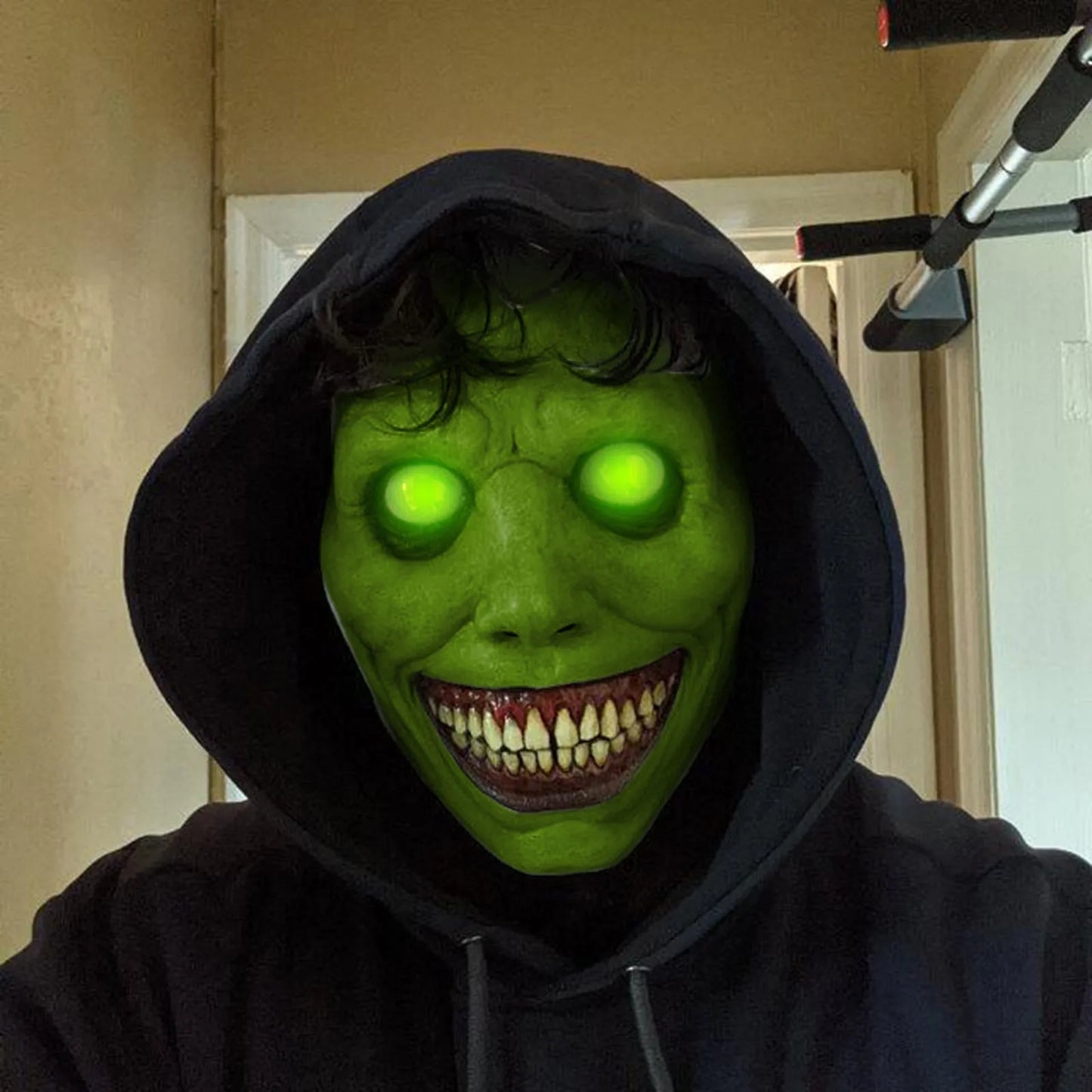 2021 Exorcist Demon Mask – Pure Horror in Every Detail!"
Unleash your inner demon with the 2021 Exorcist Horror Smile Mask – a terrifying mask that will send chills down your spine! Featuring a twisted, green face, white