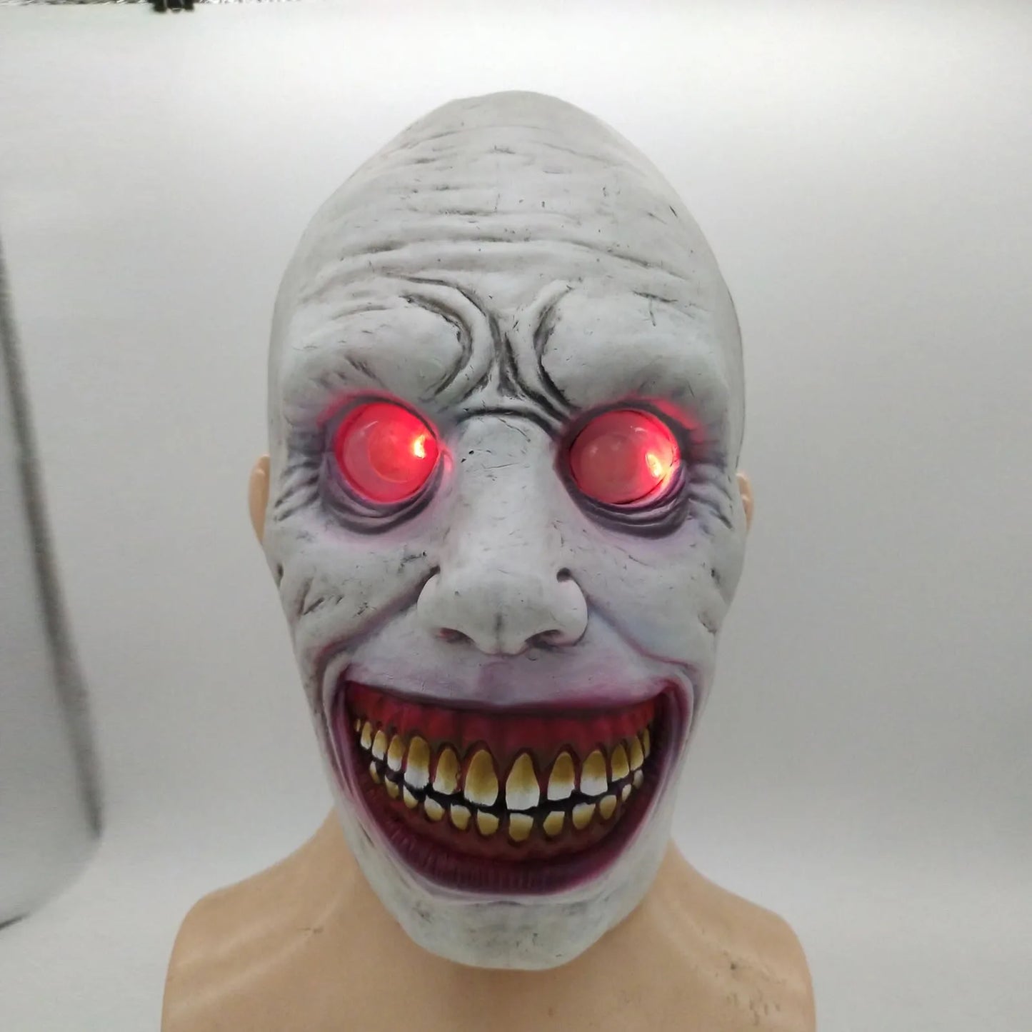 2021 Exorcist Demon Mask – Pure Horror in Every Detail!"
Unleash your inner demon with the 2021 Exorcist Horror Smile Mask – a terrifying mask that will send chills down your spine! Featuring a twisted, green face, white