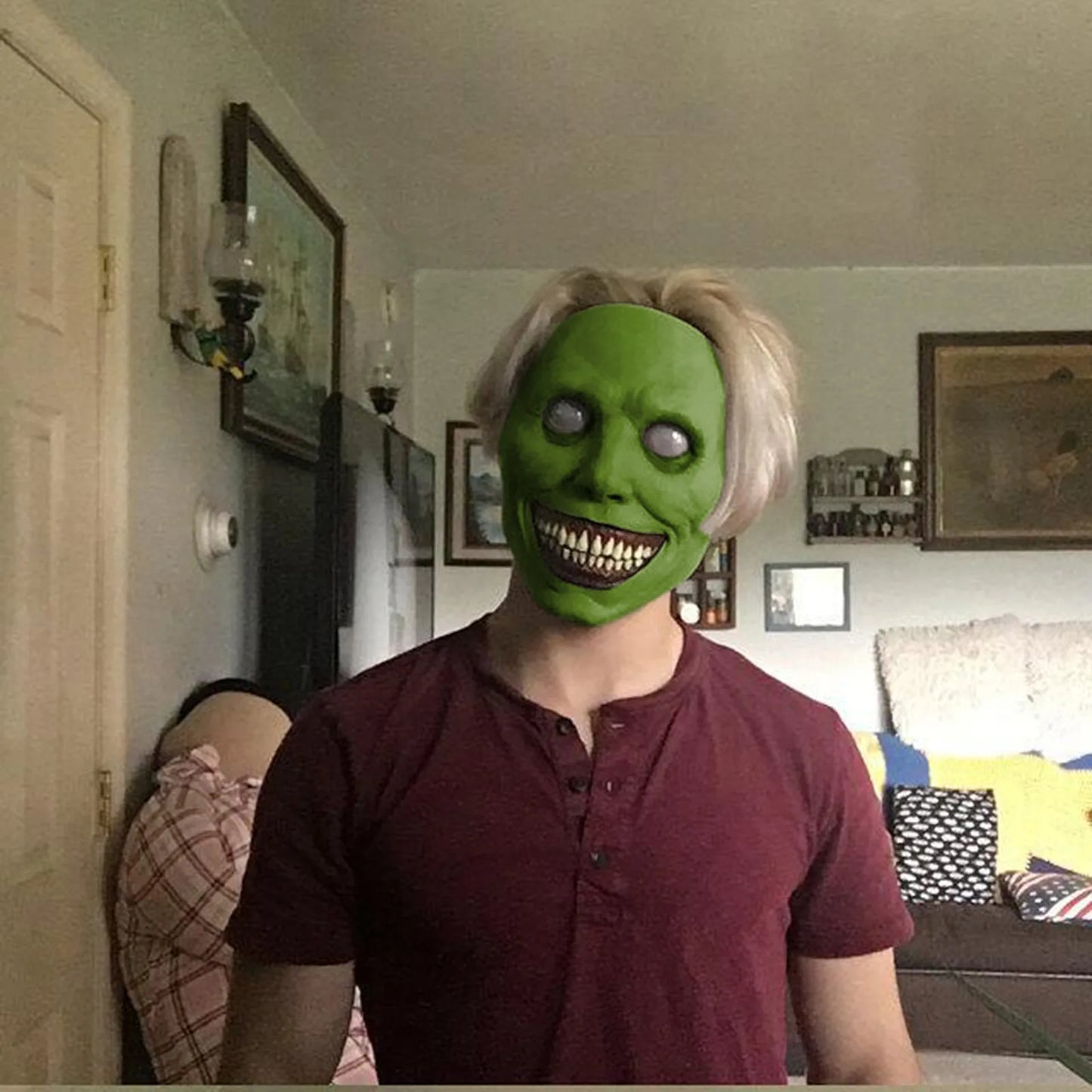 2021 Exorcist Demon Mask – Pure Horror in Every Detail!"
Unleash your inner demon with the 2021 Exorcist Horror Smile Mask – a terrifying mask that will send chills down your spine! Featuring a twisted, green face, white