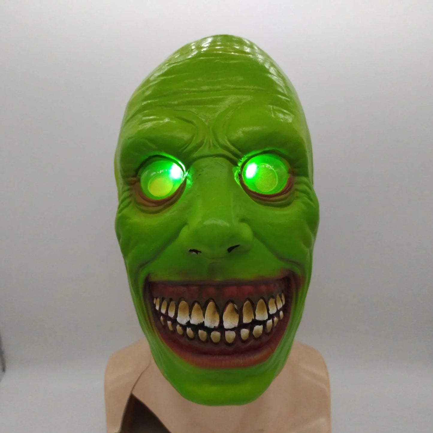 2021 Exorcist Demon Mask – Pure Horror in Every Detail!"
Unleash your inner demon with the 2021 Exorcist Horror Smile Mask – a terrifying mask that will send chills down your spine! Featuring a twisted, green face, white