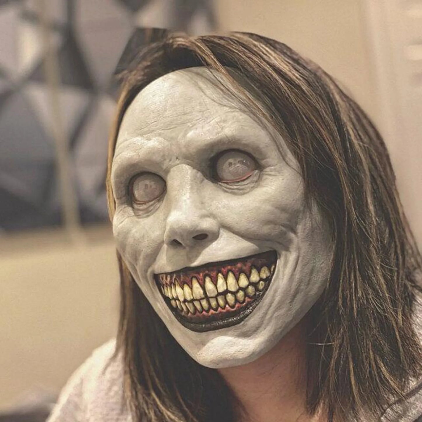 2021 Exorcist Demon Mask – Pure Horror in Every Detail!"
Unleash your inner demon with the 2021 Exorcist Horror Smile Mask – a terrifying mask that will send chills down your spine! Featuring a twisted, green face, white