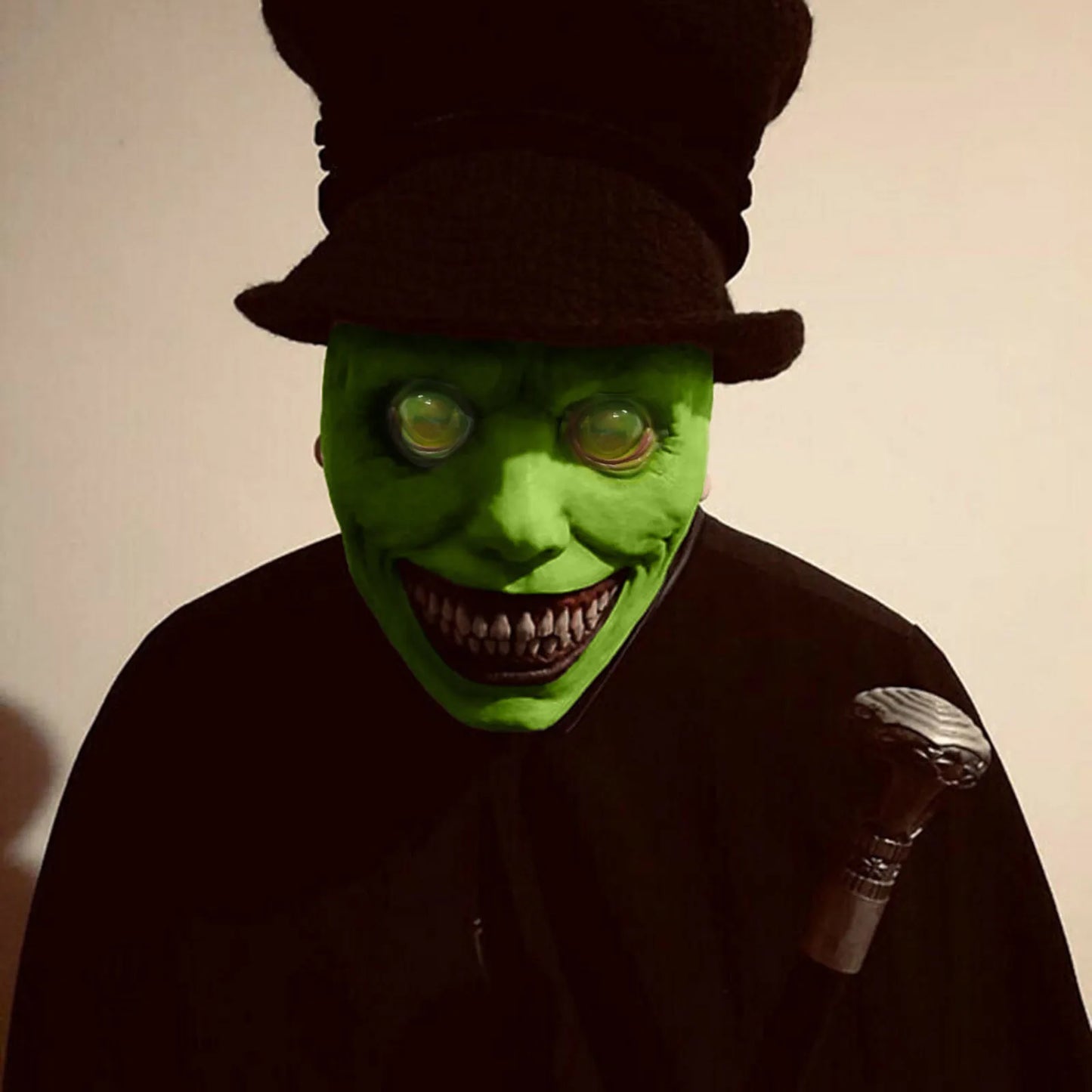 2021 Exorcist Demon Mask – Pure Horror in Every Detail!"
Unleash your inner demon with the 2021 Exorcist Horror Smile Mask – a terrifying mask that will send chills down your spine! Featuring a twisted, green face, white